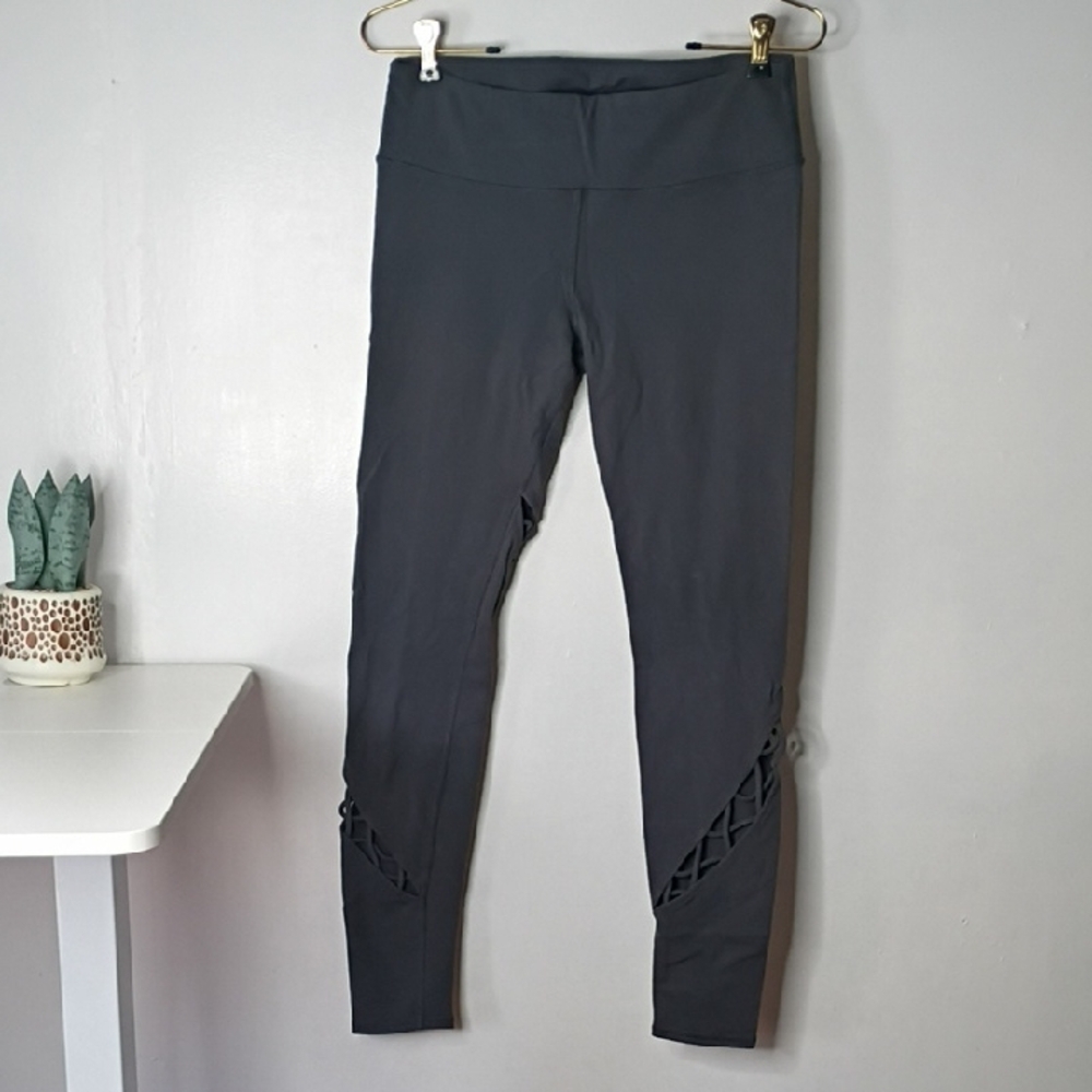 Alo Yoga Entwine leggings Size Medium